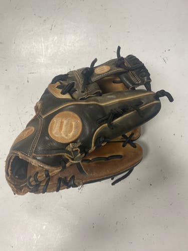 Used Wilson A2000 BB/SB Glove RH Throw Black 11 1/2" 11793-S000257337