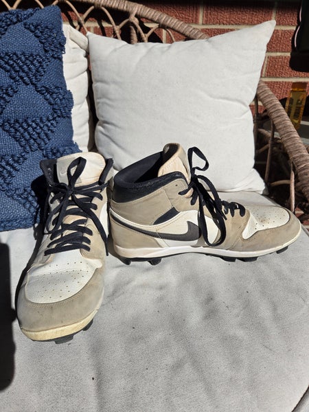 Gray Men's Size M 10.5 (W 11.5) Adult Nike High Top Molded Cleats (Used)