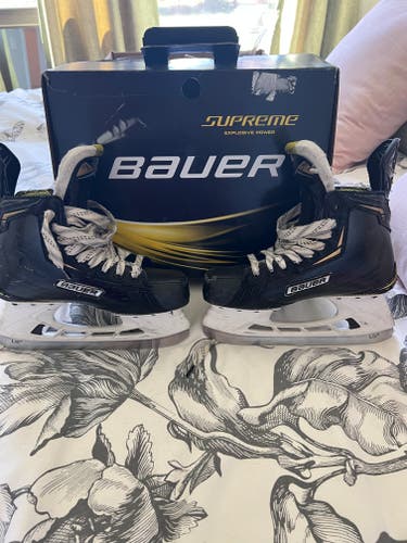Bauer Supreme 2S Hockey Skates Regular Width Size 5.5 (Used)