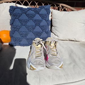 Men's Size M 10.5 (W 11.5) Jordan Shoes (Used)