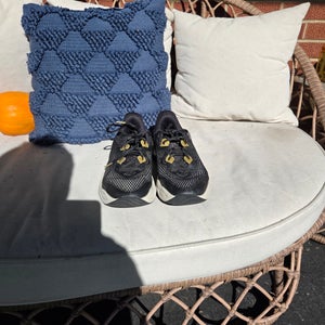 Men's Size M 10.0 (W 11.0) Under Armour Shoes (Used)