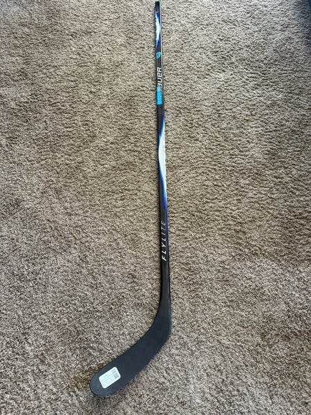 Senior Bauer Vapor FlyLite Right Handed Hockey Stick P28 70 Flex (New)