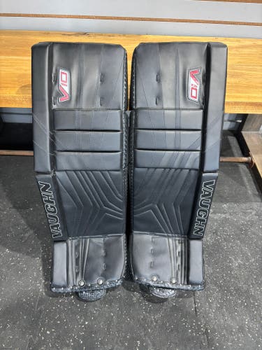 28" 2024 Vaughn Velocity V10 Goalie Leg Pads (New)