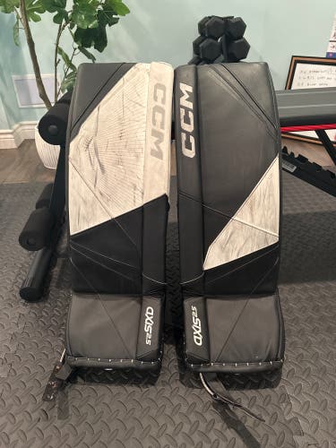28" 2023 CCM Axis 2.5 Goalie Leg Pads (Used)