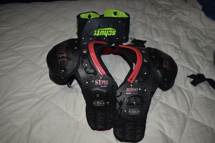 Schutt SI760 Football Shoulder Pads w/Schutt Back/Rib Protector, Youth XS (11-12") - Top Condition!