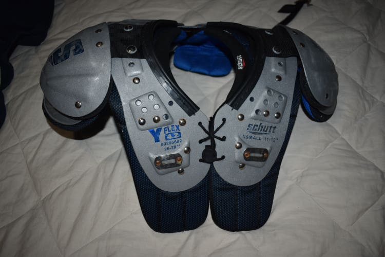 Schutt Y-Flex 4.2 Football Shoulder Pads, Youth XS (11-12")