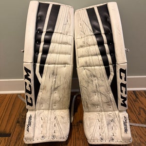 34" +2 2016 CCM Extreme Flex 860 Goalie Leg Pads (Used)