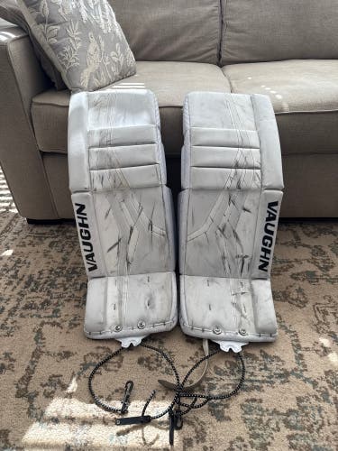 26" Vaughn Velocity V9 Goalie Leg Pads (Used)