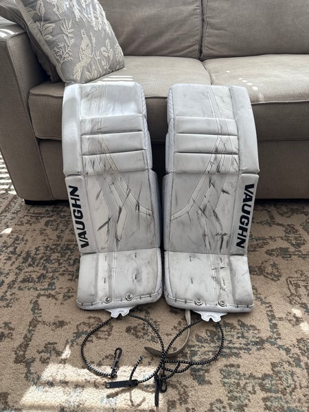 26" Vaughn Velocity V9 Goalie Leg Pads (Used)