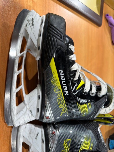 2023 Bauer Vapor X4 Hockey Skates Regular Width 13.5 (Used)