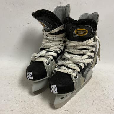 Used Bauer VAPOR AGILITY Junior Hockey Skate Junior 02.5 11855-S000193285