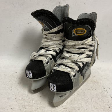 Used Bauer VAPOR AGILITY Junior Hockey Skate Junior 02.5 11855-S000193285