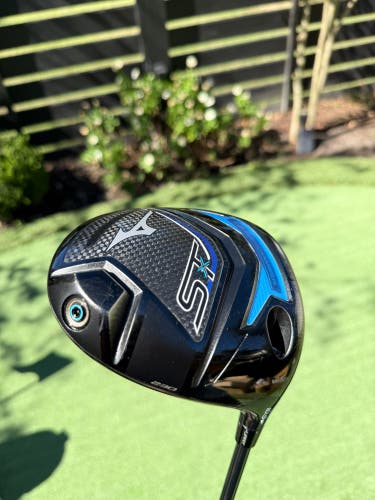 Mizuno ST-X 230 Right Handed Driver Regular Flex 10.5 Loft (Used)