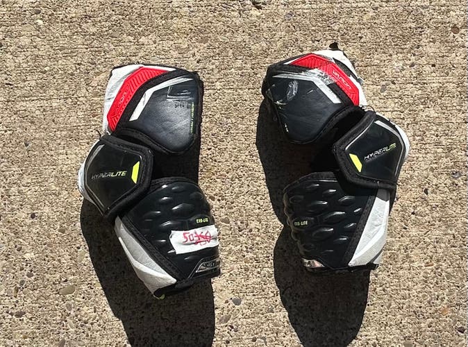 Intermediate Medium Bauer Vapor Hyperlite Elbow Pads (Used)