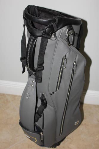 NEW TAYLORMADE VESSEL LUX LITE STAND BAG - GRAY - LOST TREE CLUB - PALM BEACH