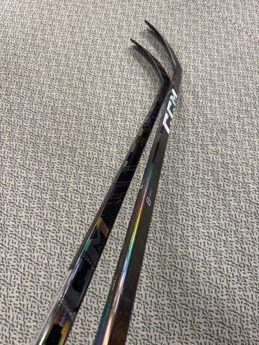 2- Pack Junior CCM Xf ghost Right Handed Hockey Stick (New)