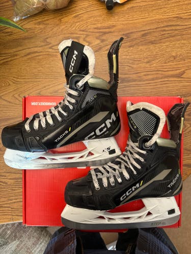 2022 CCM AS-V Hockey Skates Regular Width 8 (Used)