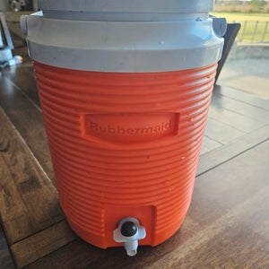 (Used Rubbermaid 2 gallon Jug)