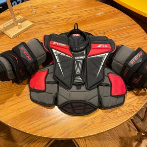 Small / Medium CCM Extreme Flex E2.5 Goalie Chest Protector (Used)
