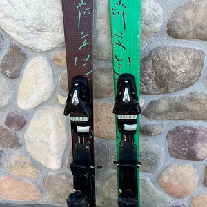 Head Mojo Two Twin Tip Kids Skis - 144 cm Used