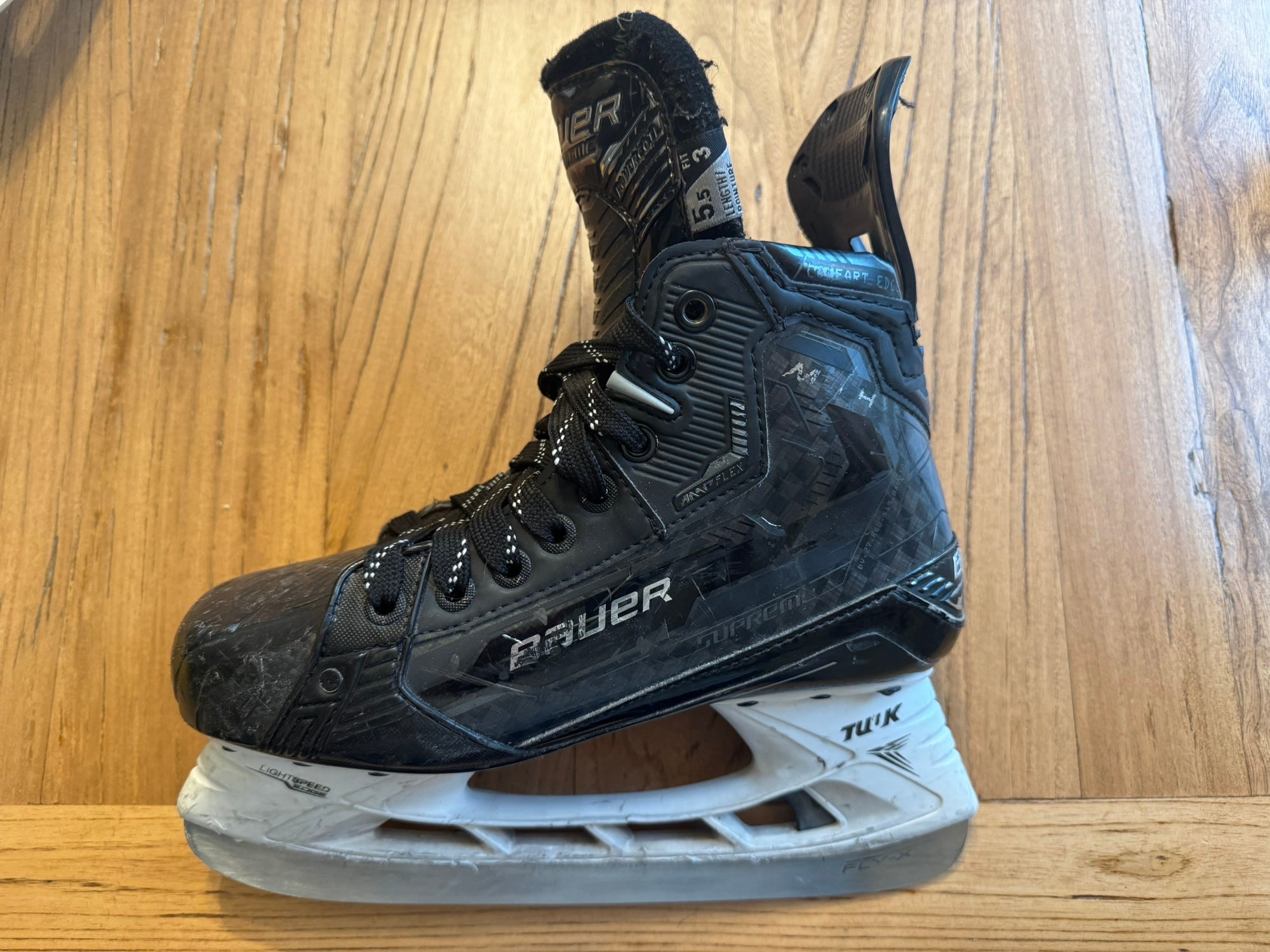5.5 Fit 3 Wide Bauer Supreme Mach Hockey Skates (Used
