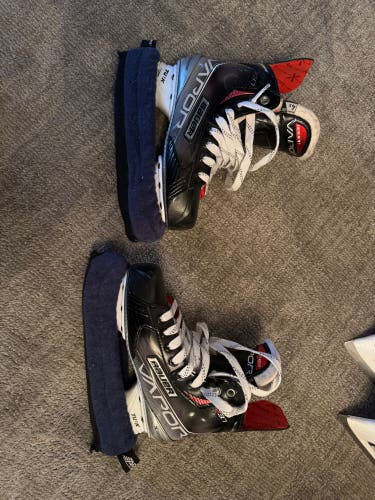 Bauer Vapor X3 Hockey Skates Extra Wide Width Size 4.5 (Used)