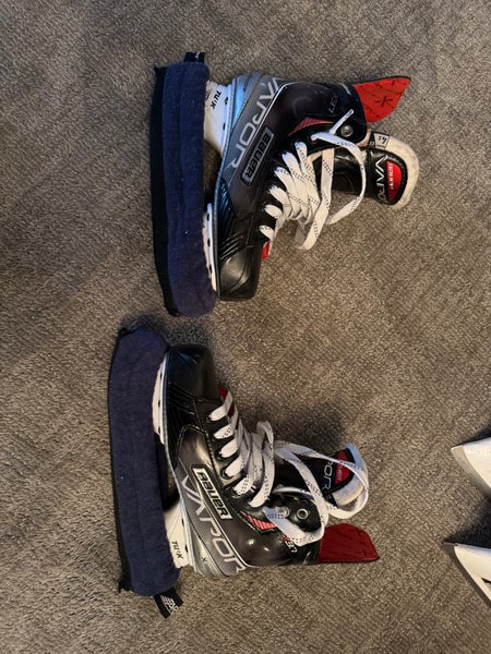 Bauer Vapor X3 Hockey Skates Extra Wide Width Size 4.5 (Used)
