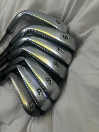 Takomo 101’s Right Handed Iron Set Regular Flex
SteelShaft(Slightly Used)*Callaway Jaws Raw Included