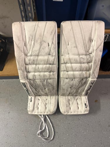 34" True Catalyst 9X3 Goalie Leg Pads (Used)