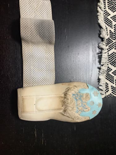 Abominable Snowman Adult Sliding Mitt (Used)
