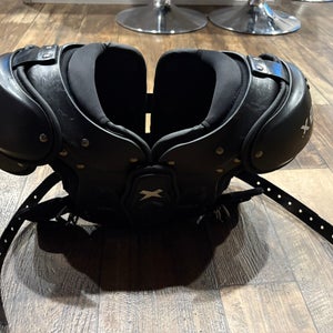Small Youth Xenith Flyte Shoulder Pads (Used)