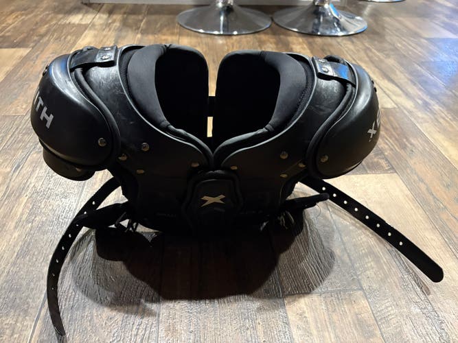 Small Youth Xenith Flyte Shoulder Pads (Used)