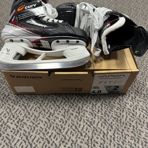 Bauer Vapor FLY40 Hockey Skates Size 4 (New)