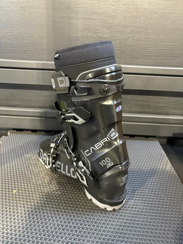 Dalbello Cabrio LV 100 Ski Boots – 26/26.5