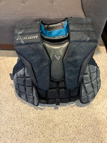 Medium 2023 Bauer Elite Goalie Chest Protector (Used)