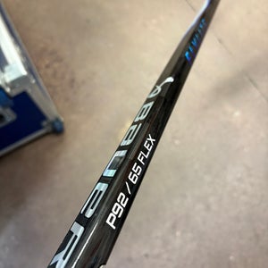 Intermediate Bauer Vapor FlyLite Right Handed Hockey Stick P92 (Used)
