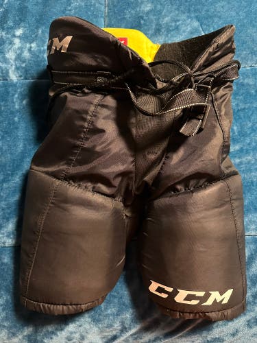 Youth Large CCM Tacks 9550 Hockey Pants (Used)