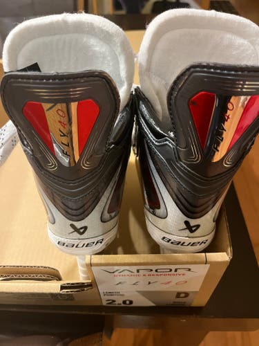 2025 Bauer Vapor FLY40 Hockey Skates Regular Width Size 2 (Used)
