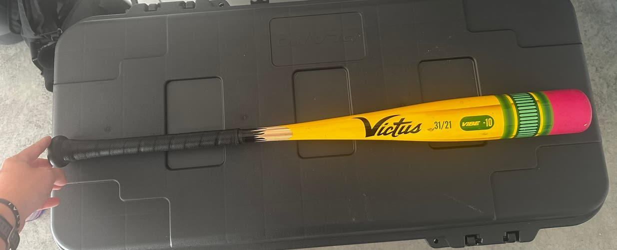 Victus Bat (-10) 21 oz 31" (Used)