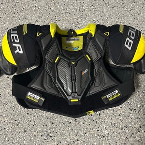Teens  Medium Junior Bauer Supreme Mach Shoulder Pads (Used)