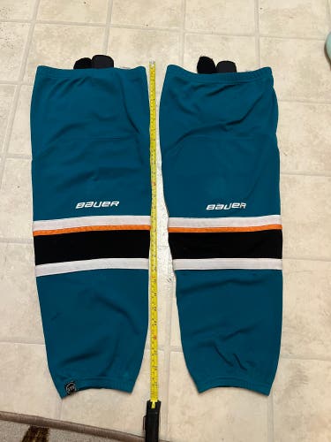 Bauer 37.5 San Jose Sharks Senior Small/Medium Teal Team Socks (used)