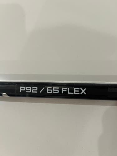 Intermediate Bauer Vapor FlyLite Left Hand Hockey Stick P92 (New) (65)