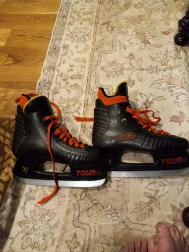 Tour XL25 Size 8 Hockey Skates(Used)
