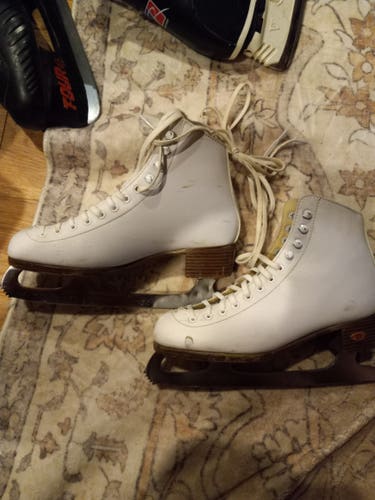 Riedell Figure Skates Adult Size 7 (Used)