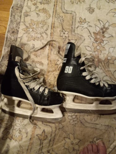CCM Champion 90 Hockey Skates Size 2 (Used)