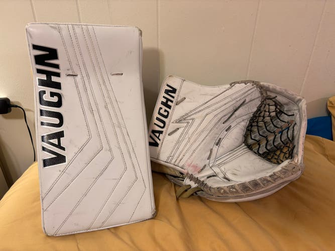 Vaughn Goalie Pro Carbon White V9 XP Trapper & Ventus SLR 2 Blocker