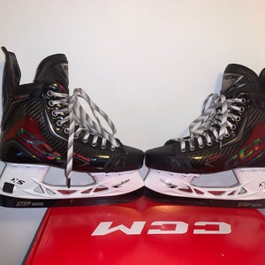 2025 CCM JetSpeed FT8 Pro Hockey Skates Regular Width 7 (Used)
