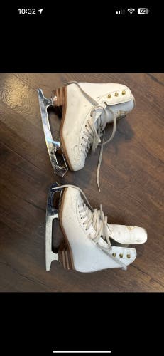 Jackson Ultima Figure Skates B Junior 13 (Used)