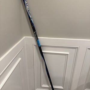 Senior Bauer Vapor FlyLite Right Handed Hockey Stick P28 (New) blue 77 flex