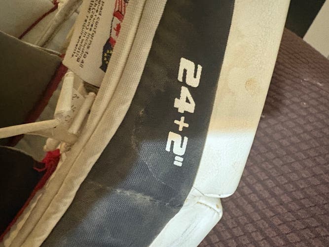 24" Vaughn Goalie Leg Pads (Used)